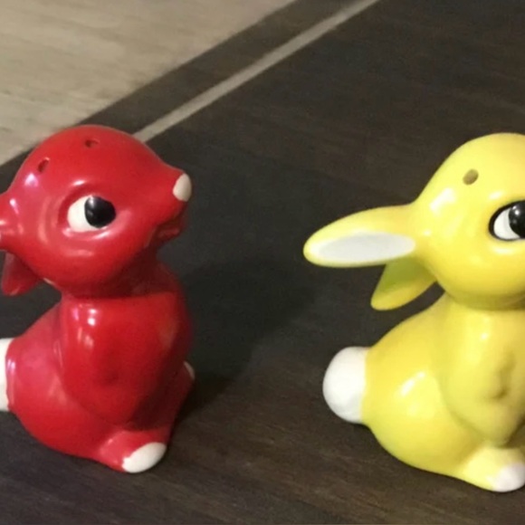 Vintage salt and pepper bunnies - Picture 1 of 5